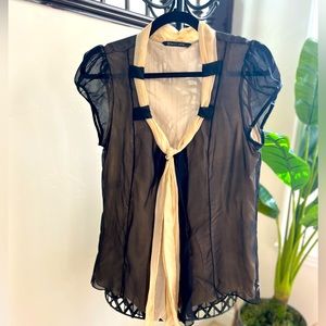 BLACK HALO, size 8, Women silk top.